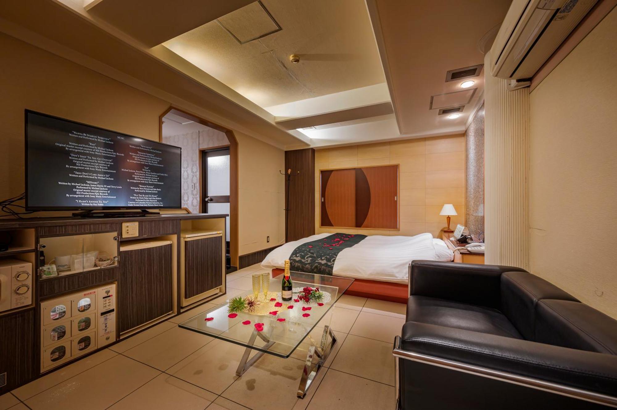 Hotel Mobilia (Adults Only) Tsurugashima Экстерьер фото