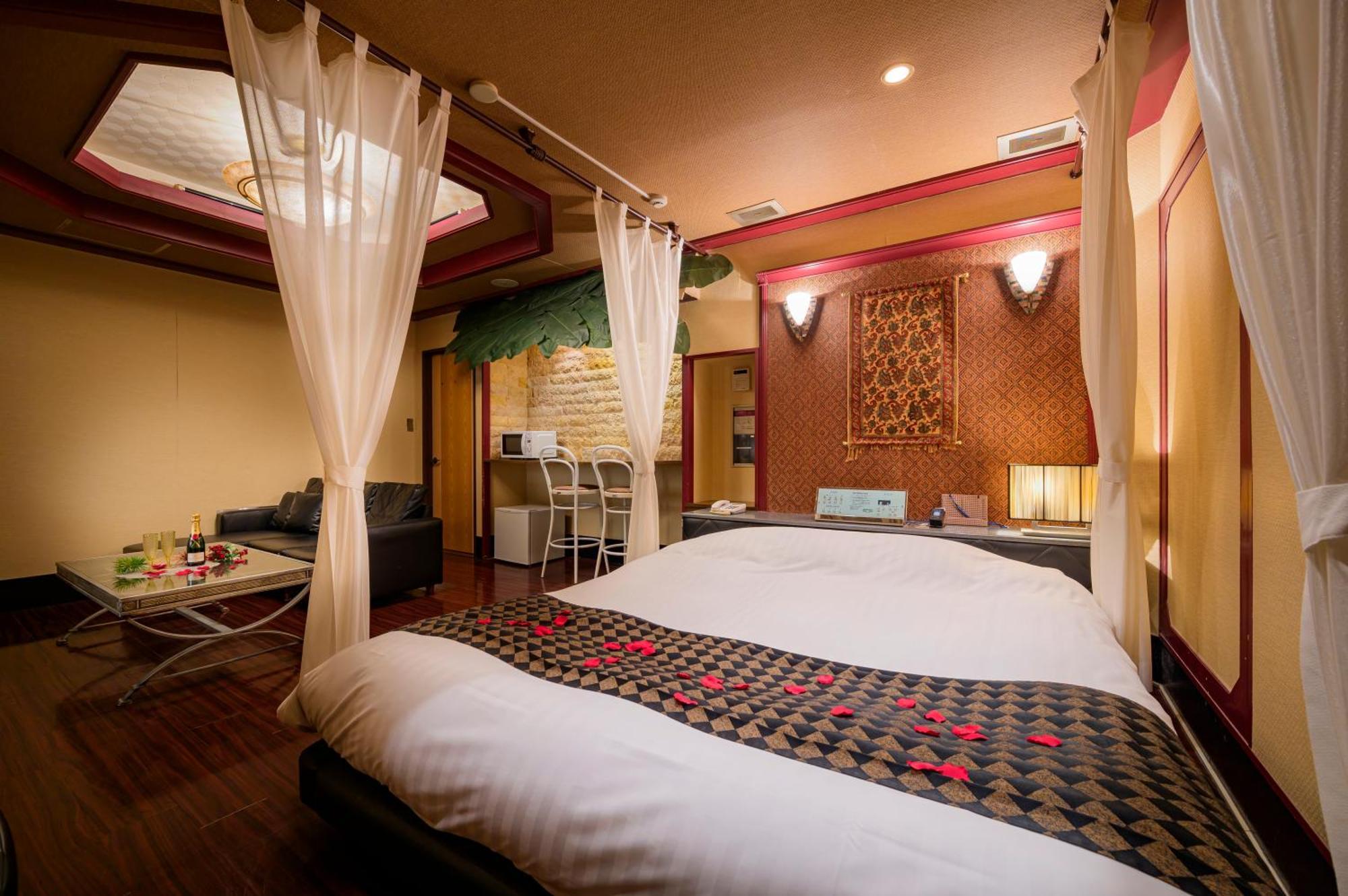 Hotel Mobilia (Adults Only) Tsurugashima Экстерьер фото