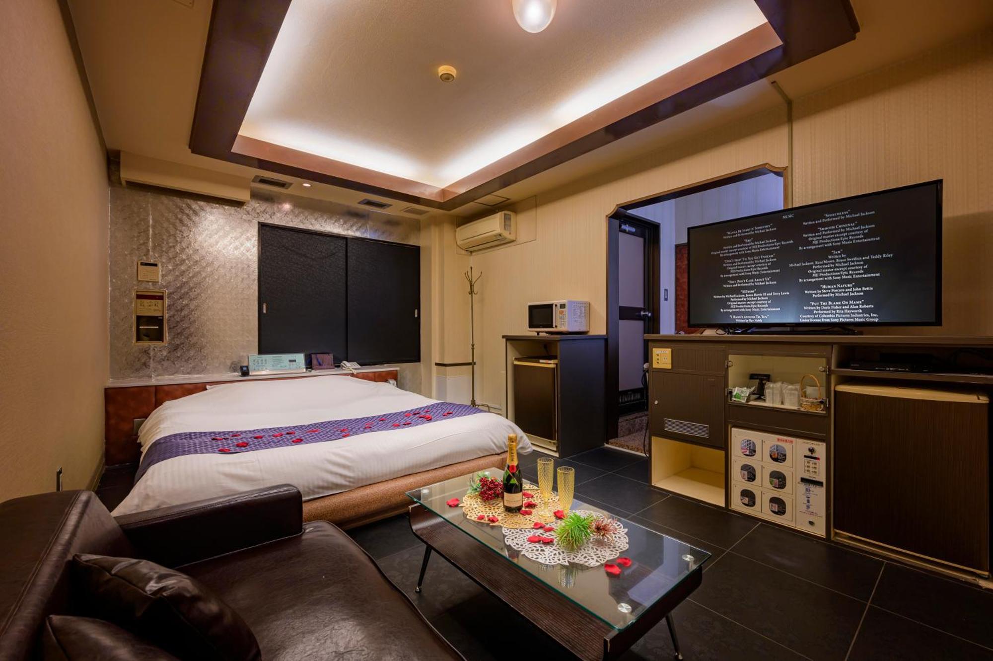 Hotel Mobilia (Adults Only) Tsurugashima Экстерьер фото
