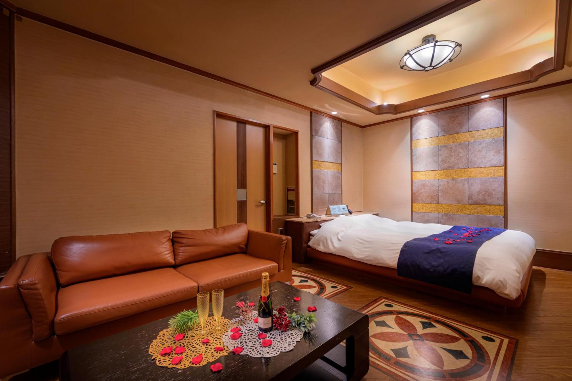 Hotel Mobilia (Adults Only) Tsurugashima Экстерьер фото